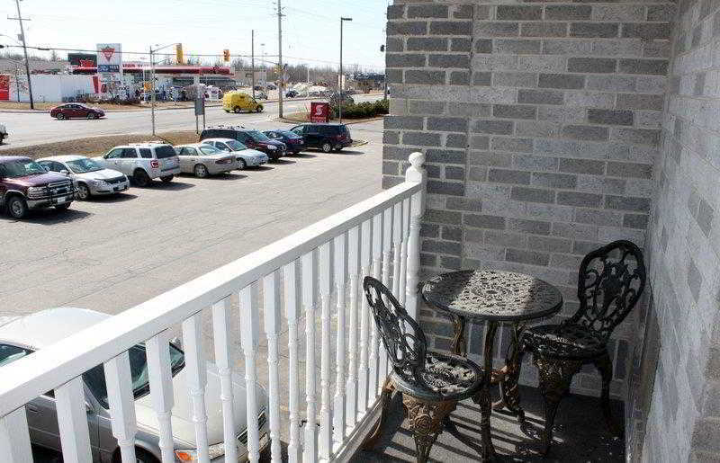 Best Western Smiths Falls Hotel Екстериор снимка