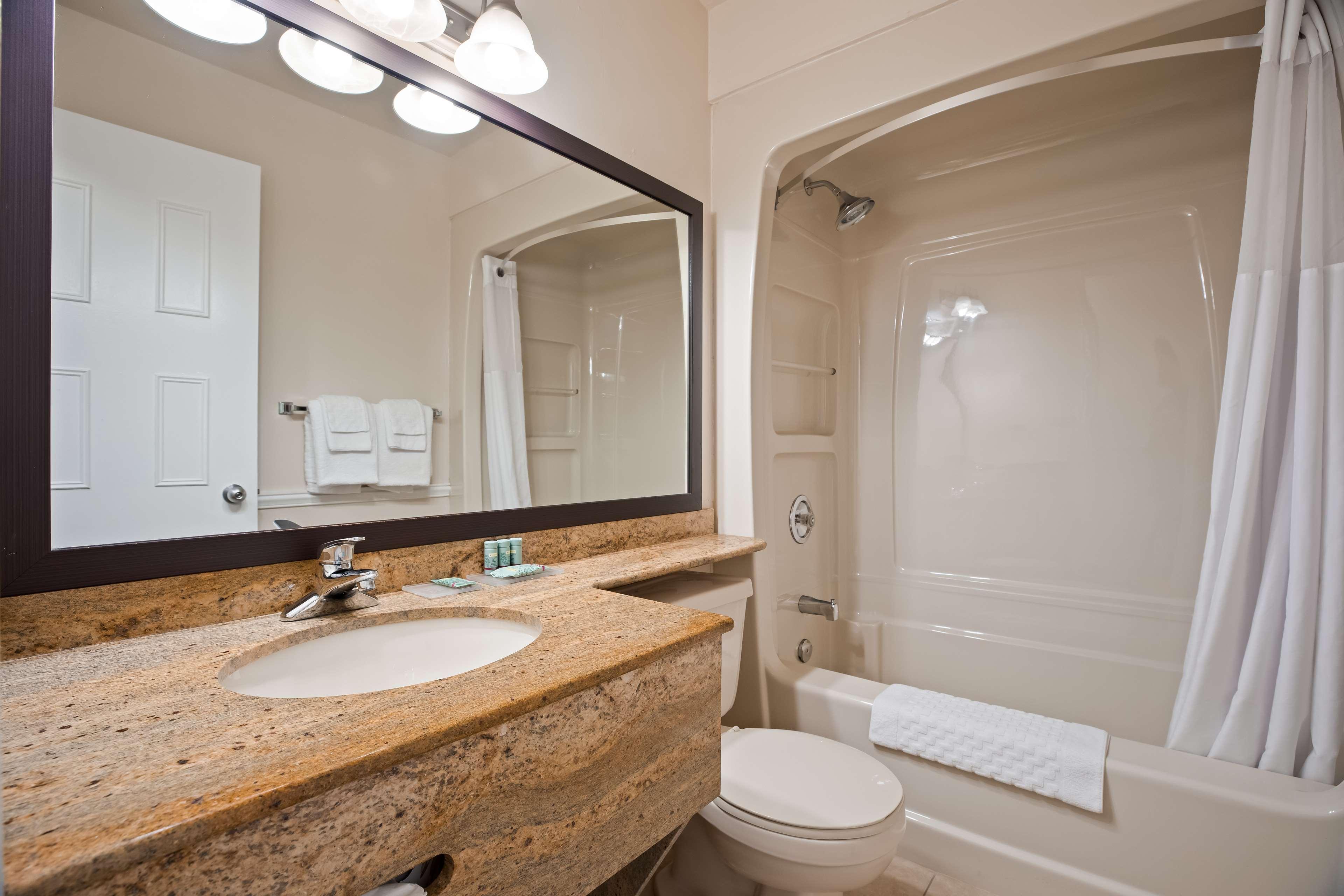 Best Western Smiths Falls Hotel Екстериор снимка