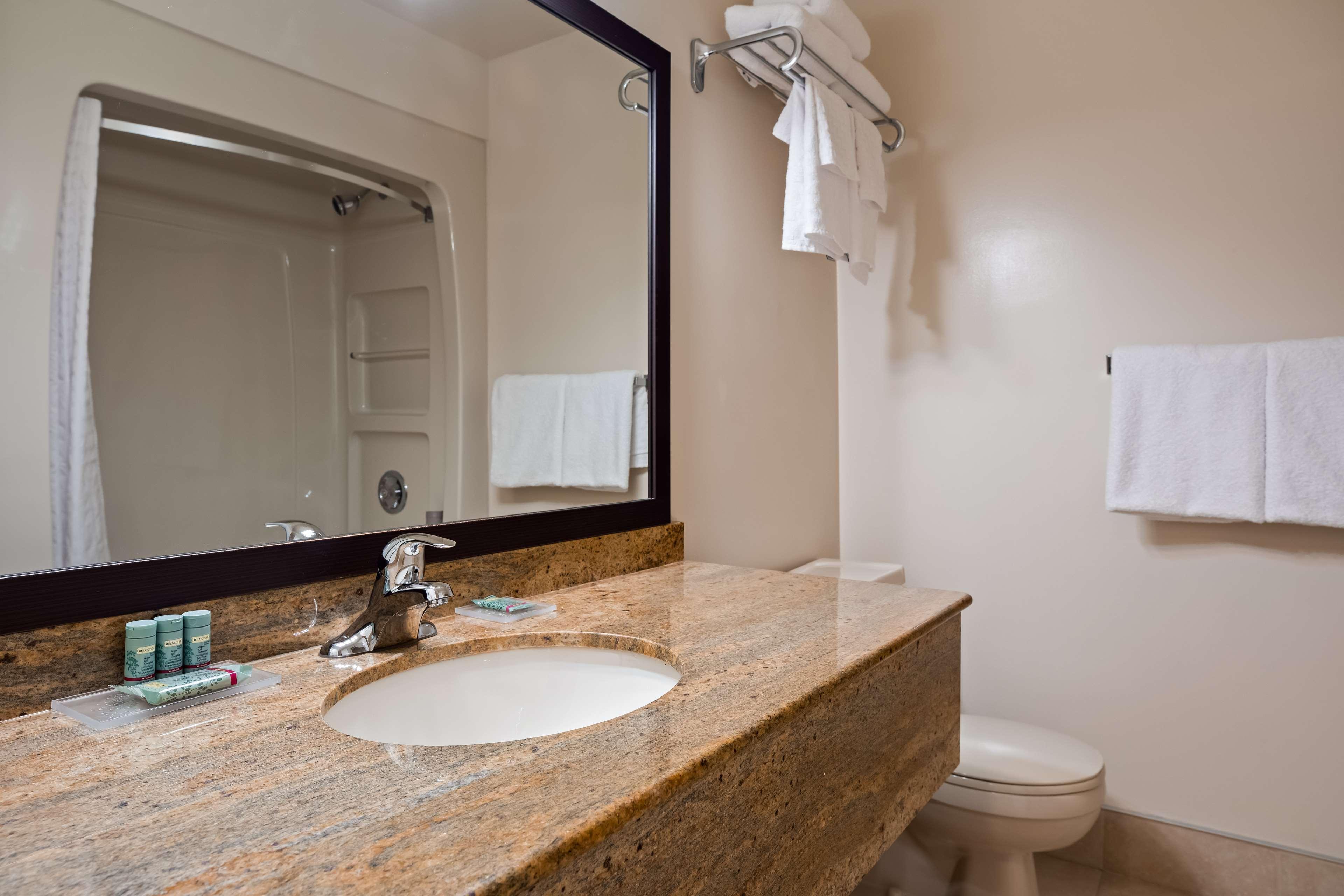 Best Western Smiths Falls Hotel Екстериор снимка